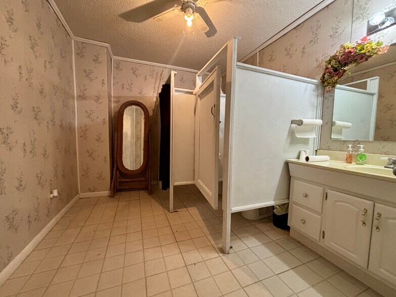More Photos Of 5097 FM 1374 Rd, Huntsville Specialty For Sale