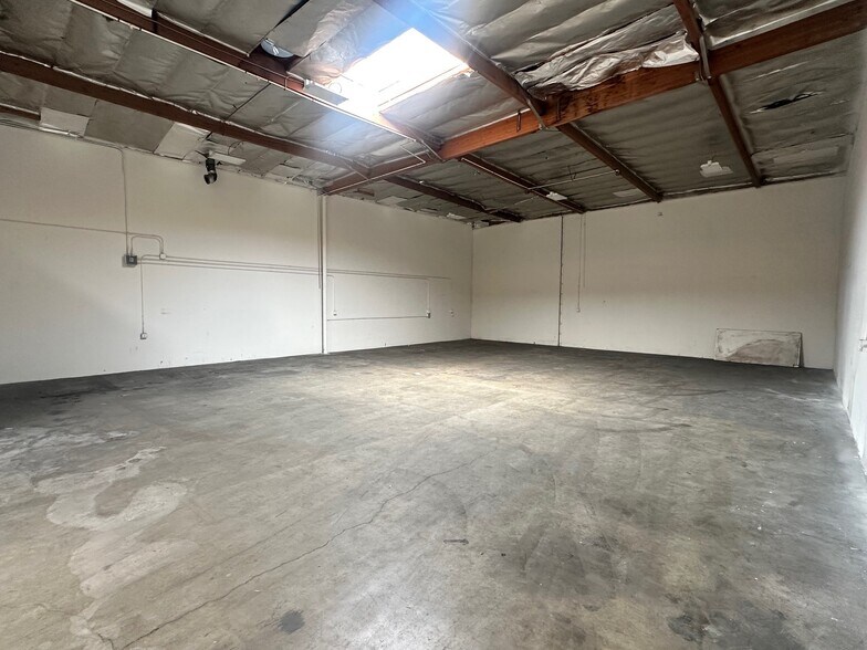 More Photos Of 15610-15630 S Figueroa St, Gardena Warehouse For Lease