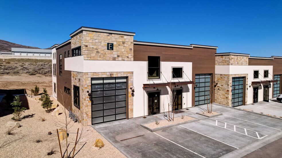 More Photos Of 4554 Forestdale Dr, Park City Light Manufacturing For Sale