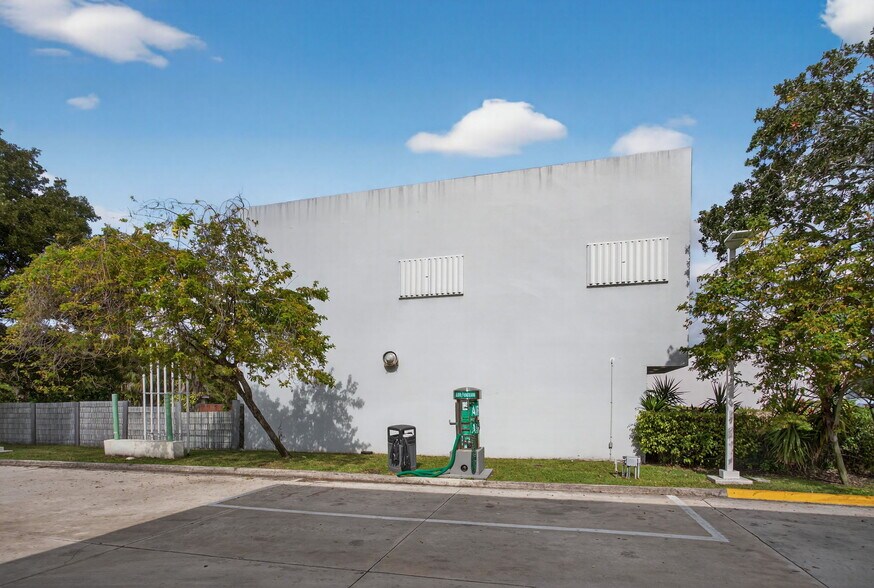 More Photos Of 513 N State Road 7, Margate Office For Lease