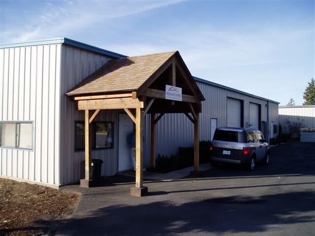 Primary Photo Of 45 SE Bridgeford Blvd, Bend Warehouse For Lease