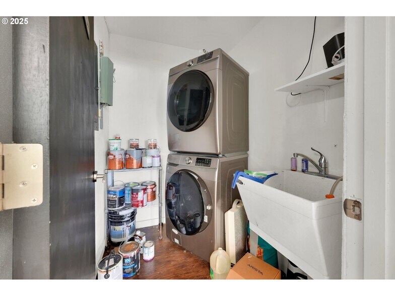 More Photos Of 1413 Charnelton St, Eugene Office For Sale