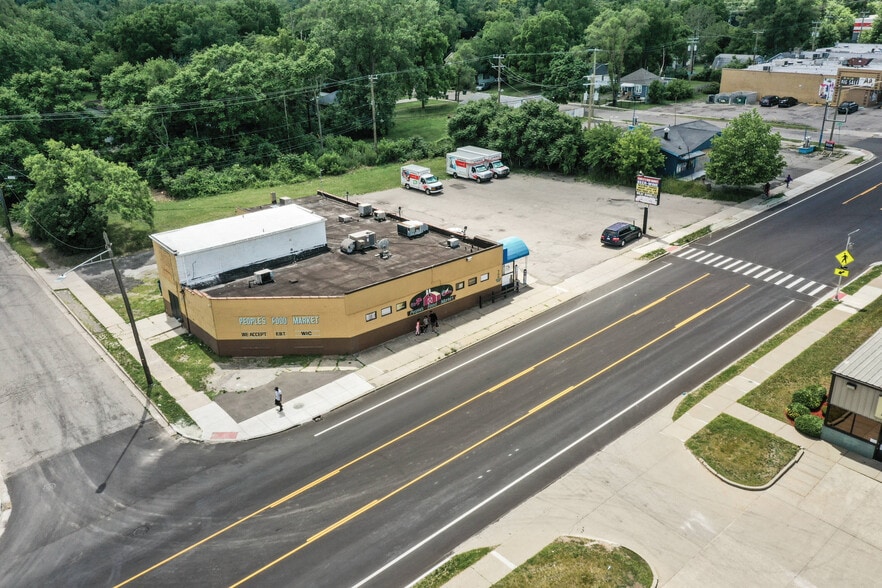 More Photos Of Undisclosed, Pontiac Convenience Store For Sale
