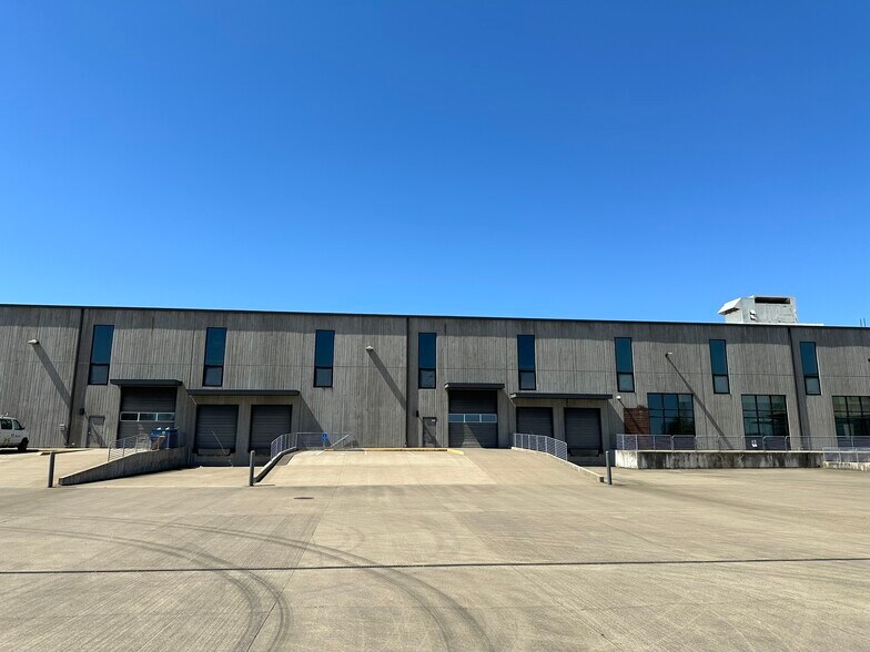 More Photos Of 1750 McGilchrist St, Salem Warehouse For Lease