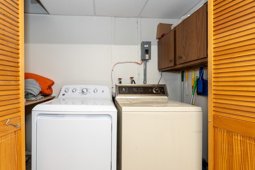 More Photos Of 19 Cottage St, Bar Harbor Storefront For Sale