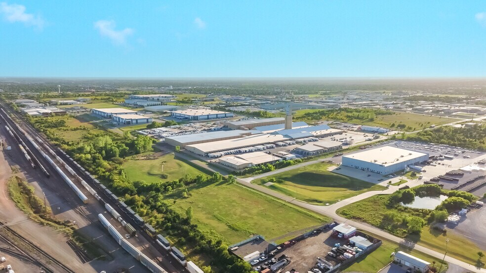 More Photos Of 1300 SE 82nd St, Oklahoma City Distribution For Sale