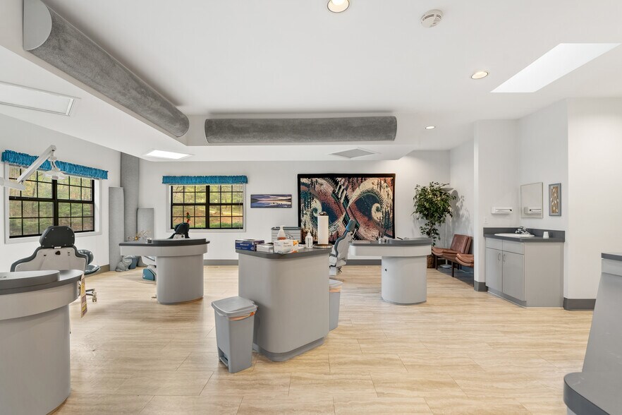 More Photos Of 3221 W Governor John Sevier Hwy, Knoxville Medical For Lease