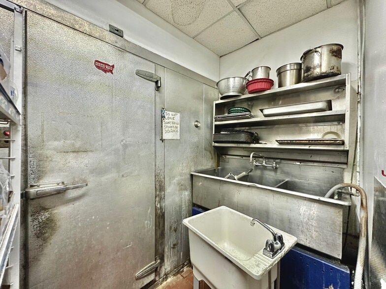 More Photos Of 230 Atlantic Ave, Oceanside Freestanding For Sale