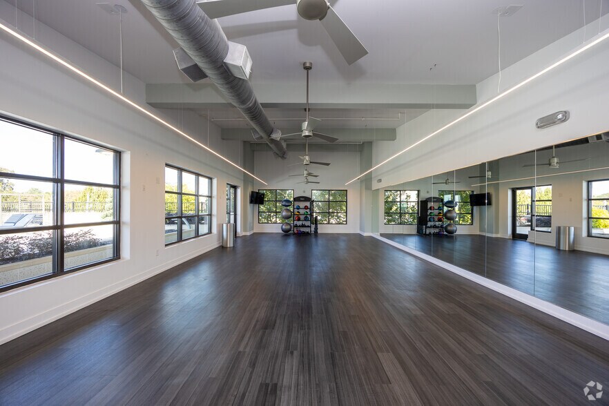 More Photos Of 6050 Roswell Rd NE, Sandy Springs Apartments For Lease