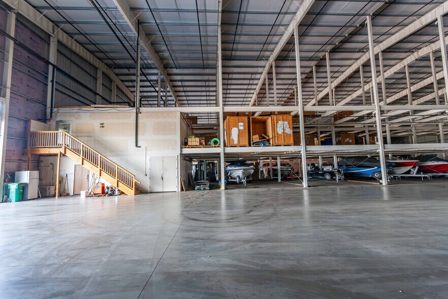More Photos Of 4700 Marketplace Dr, Johnstown Warehouse For Lease