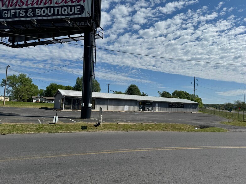 More Photos Of 205 Mimosa Ln, Tahlequah General Retail For Sale