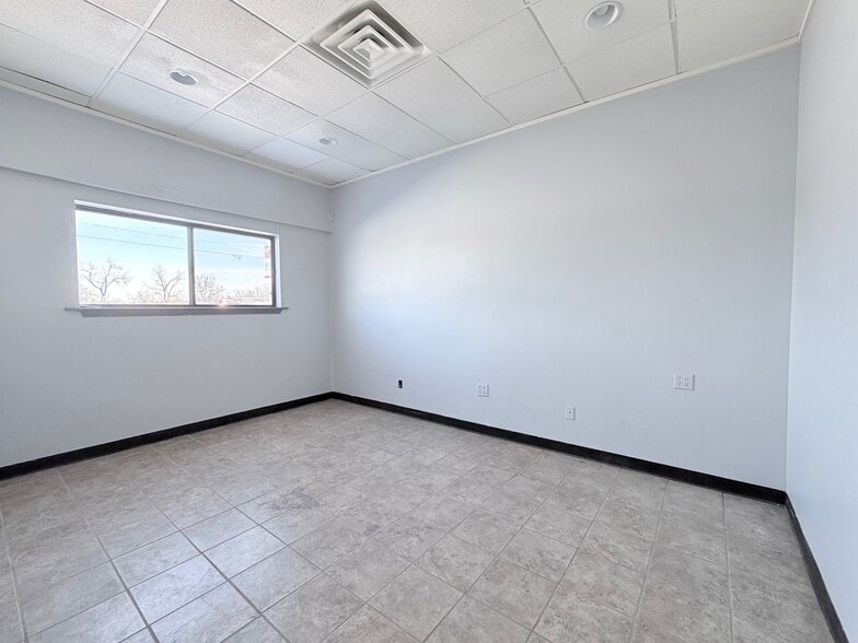 More Photos Of 701 SW 1st St, Oak Grove Industrial For Lease