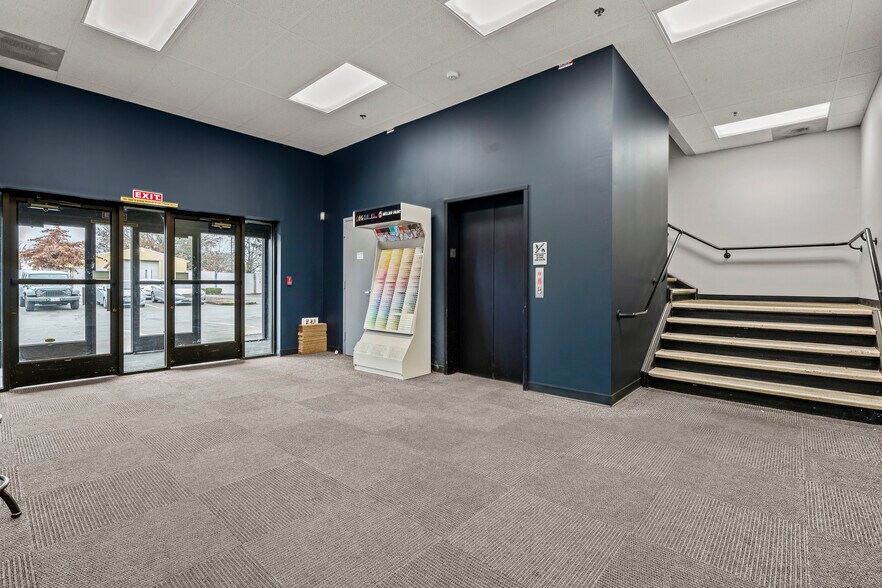 More Photos Of 12812 NE Whitaker Way, Portland Warehouse For Lease