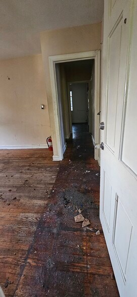 More Photos Of 9 E 44th St, Wilmington Office Residential For Sale