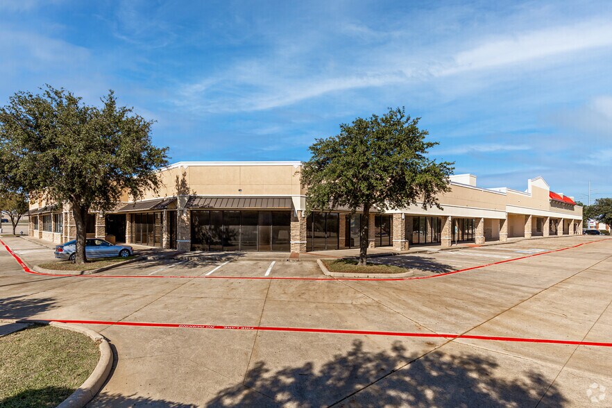 More Photos Of 6801-7049 Ridgmar Meadow Rd, Fort Worth Unknown For Lease
