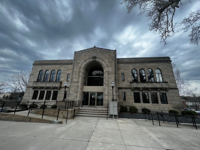 More Photos Of 2015 Grand Ave, Des Moines Medical For Sale