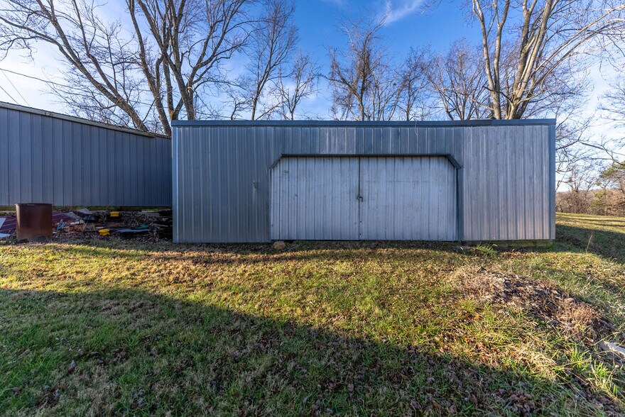 More Photos Of 14597 US-63, Vichy General Retail For Sale