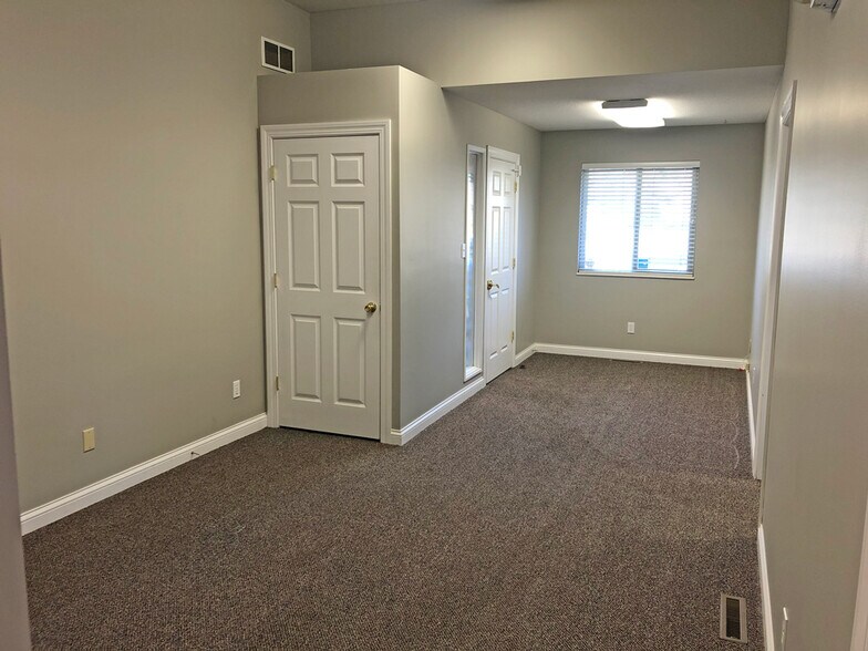 More Photos Of 2901 E Bristol St, Elkhart Office For Sale