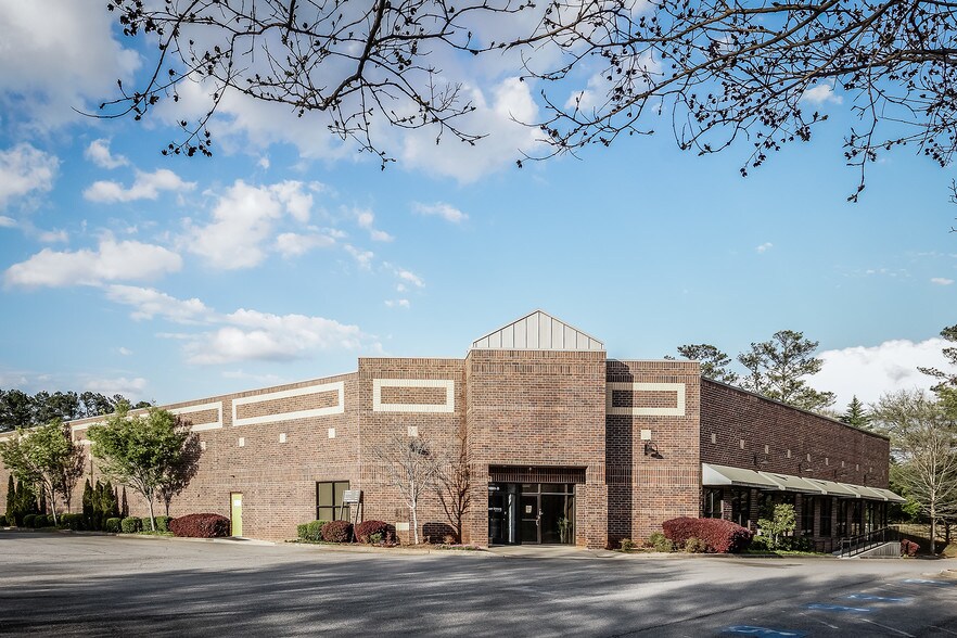More Photos Of 1890 W Oak Pky, Marietta Showroom For Lease