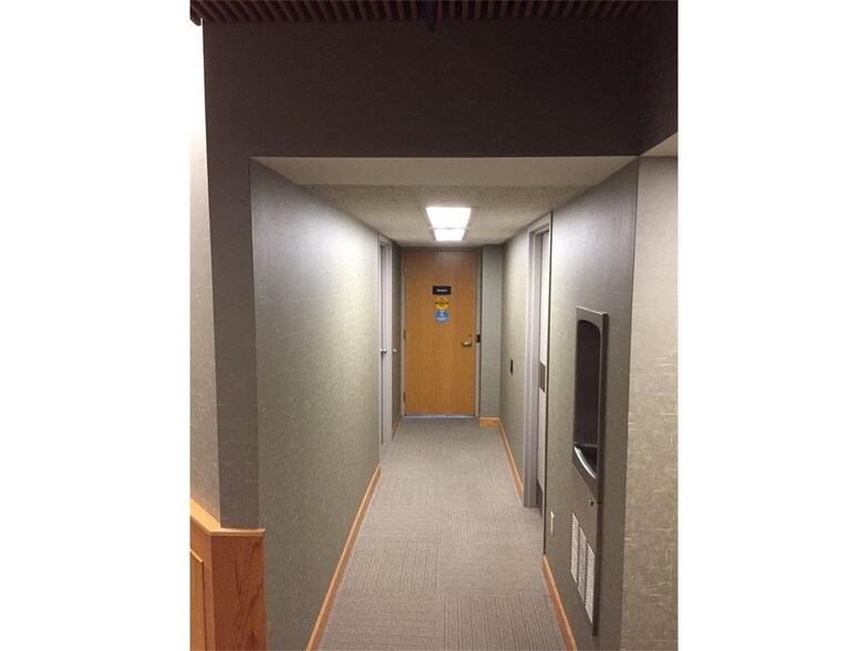 More Photos Of 425 2nd St SE, Cedar Rapids Office For Sale