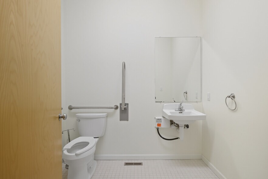 More Photos Of 5 Creamery Brk, East Granby Office For Sale