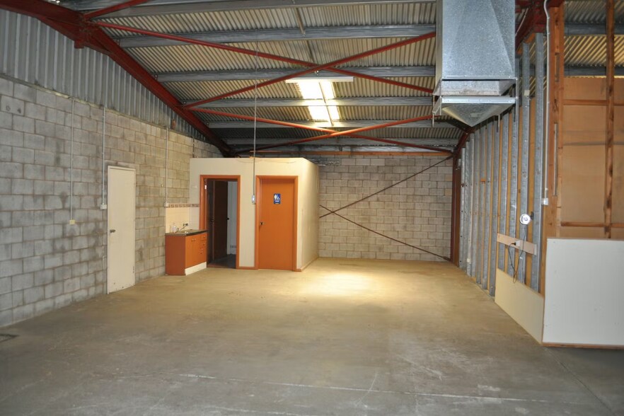 More Photos Of 98 Erskine St, Dubbo Showroom For Lease