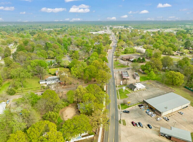 More Photos Of 600 Crockett Cir, Paris Specialty For Sale