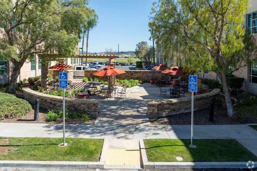 More Photos Of 27240 W Turnberry Ln, Valencia Office For Sale