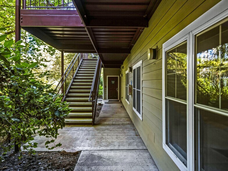 More Photos Of 64 Clingman Ave, Asheville Office For Sale