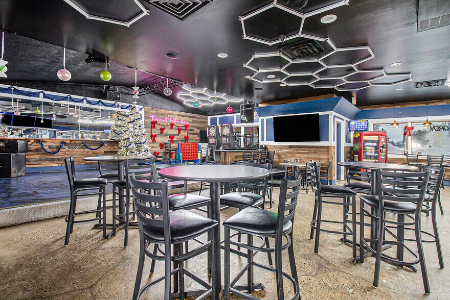 More Photos Of 5153 Fenton Rd, Flint Restaurant For Sale