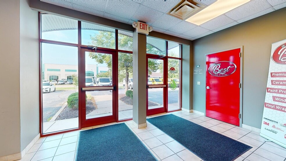 More Photos Of 17813 Edison Ave, Chesterfield Showroom For Lease