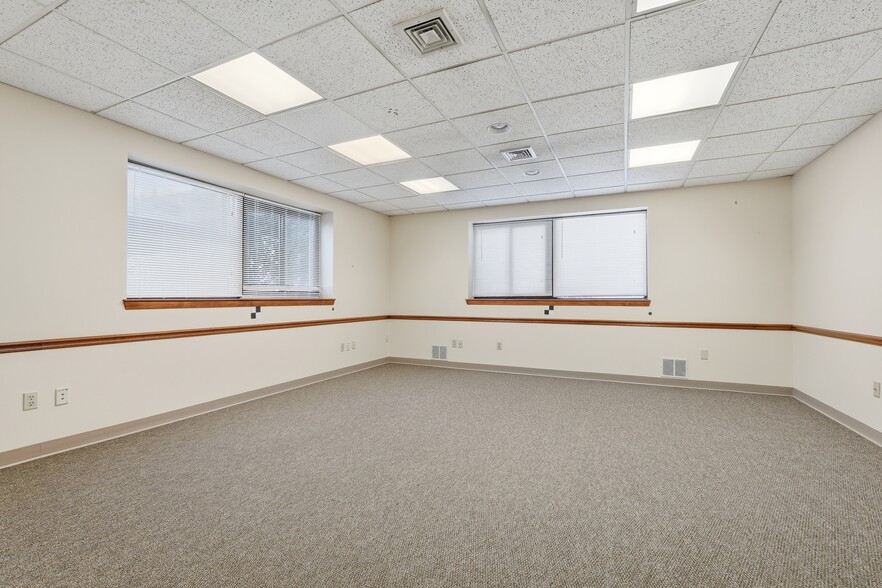 More Photos Of 170 Lockhouse Rd, Westfield Manufacturing For Sale