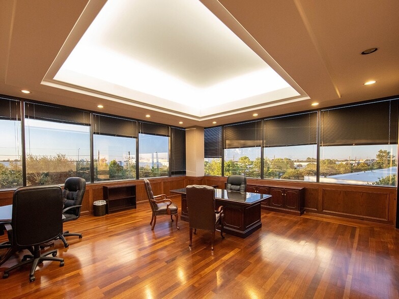 More Photos Of 10943 N Sam Houston Pky W, Houston Office For Sale