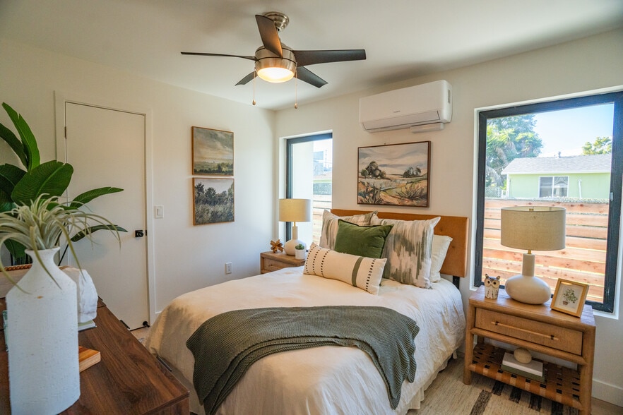 More Photos Of 528 Westminster Ave, Venice Apartments For Sale