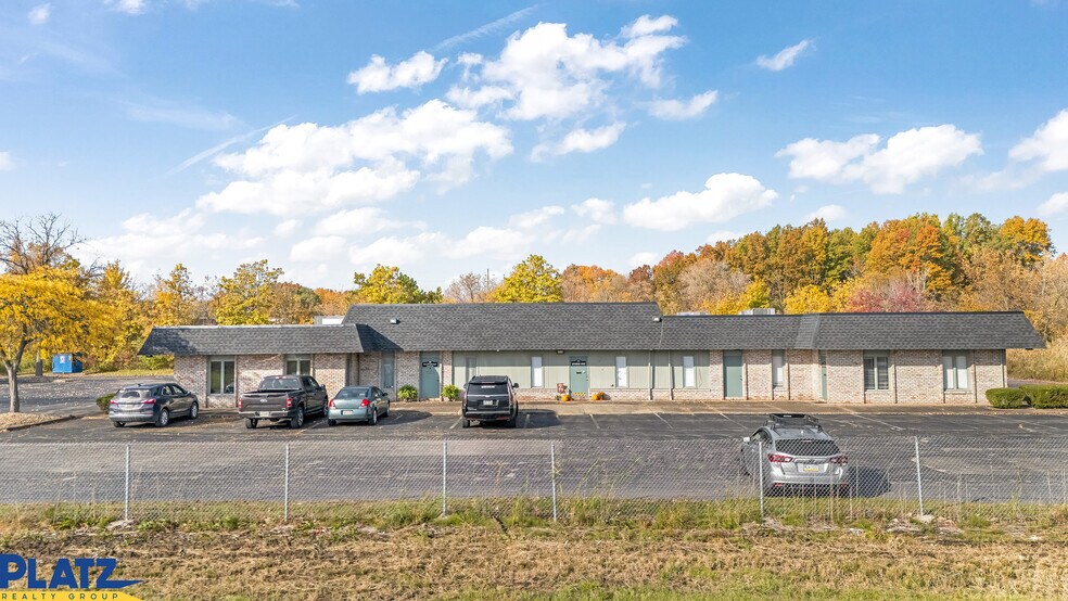 More Photos Of 5208 Mahoning Ave, Austintown Office For Lease
