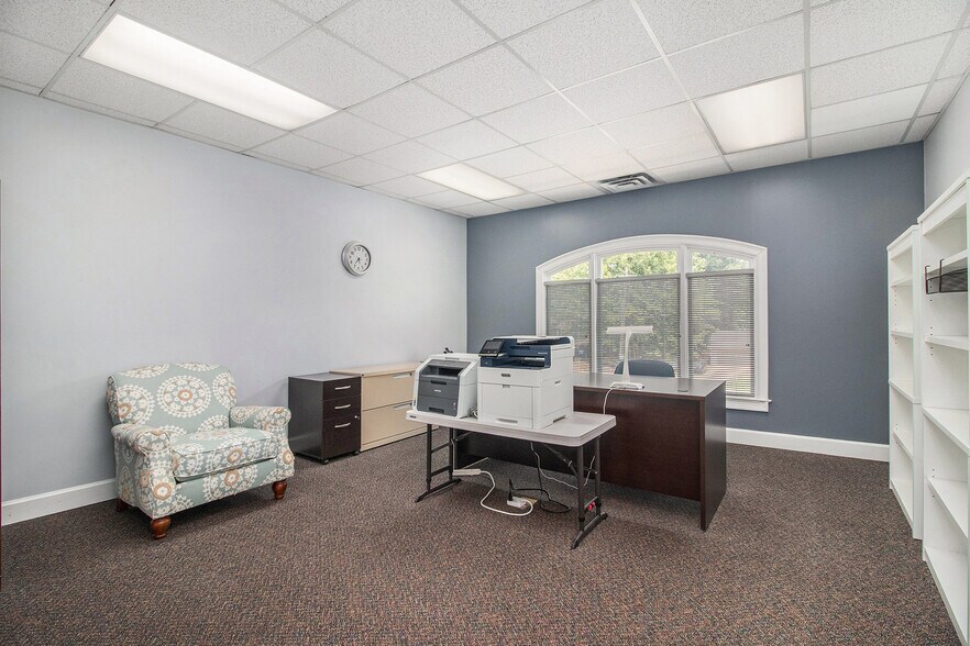 More Photos Of 1580 Warsaw Rd, Roswell Office For Sale