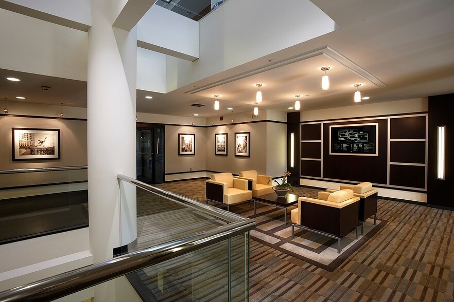 More Photos Of 30500 Northwestern Hwy, Farmington Hills Coworking Space