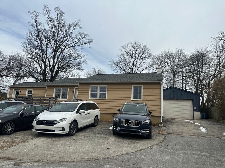 More Photos Of 2 N Lakeside Ave, Berwyn Office For Lease