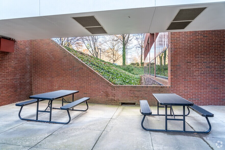 More Photos Of 2809 Emerywood Pky, Richmond Office For Lease