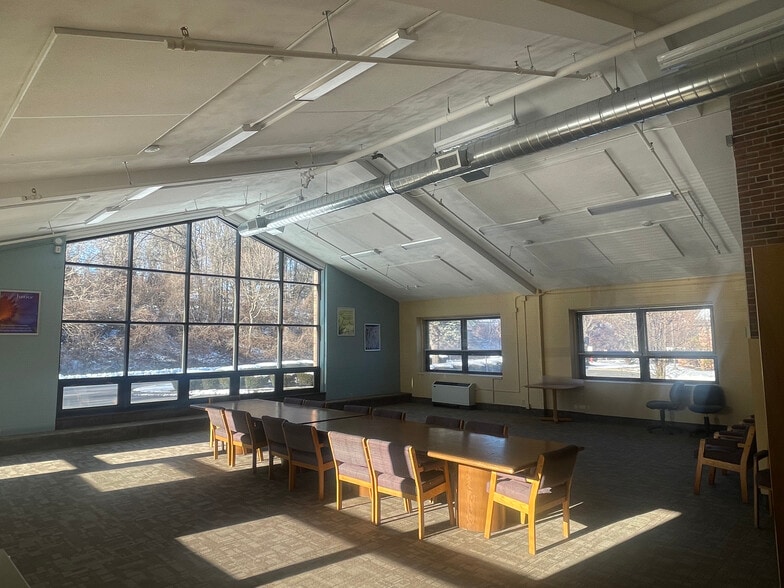 More Photos Of 200 Hillside Cir, West Springfield Medical For Lease