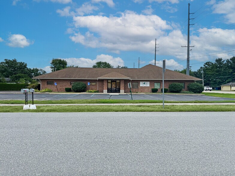 Primary Photo Of 1755 Fulton St, Elkhart Medical For Sale