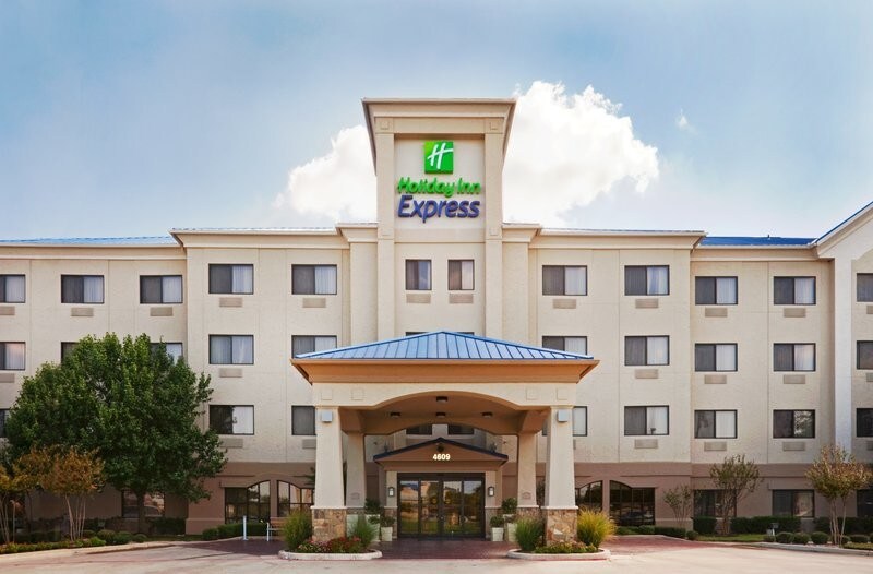 More Photos Of 4609 Citylake Blvd W, Fort Worth Hotel For Sale
