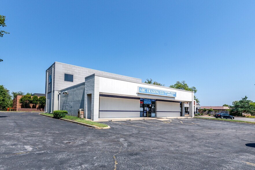 More Photos Of 9345 Olive Blvd, Saint Louis General Retail For Sale