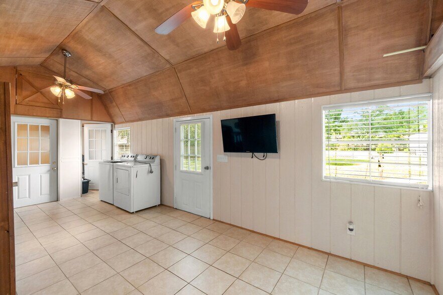 More Photos Of 7103 Mobile Hwy, Pensacola Freestanding For Sale