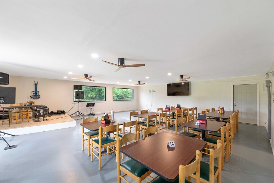 More Photos Of 7386 Mt Carmel Rd, Decaturville Convenience Store For Sale