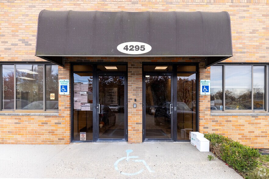 More Photos Of 4295 Arthur Kill Rd, Staten Island Office For Lease