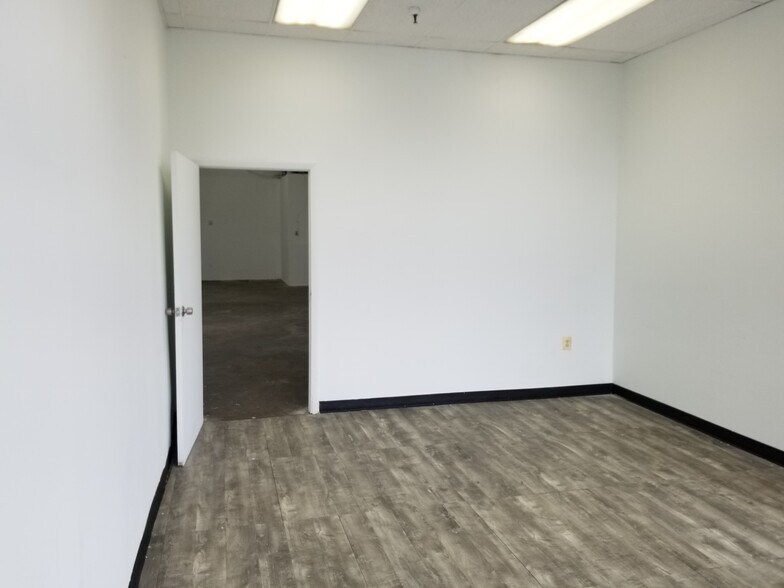 More Photos Of 14725 Baltimore Ave, Laurel Light Distribution For Lease