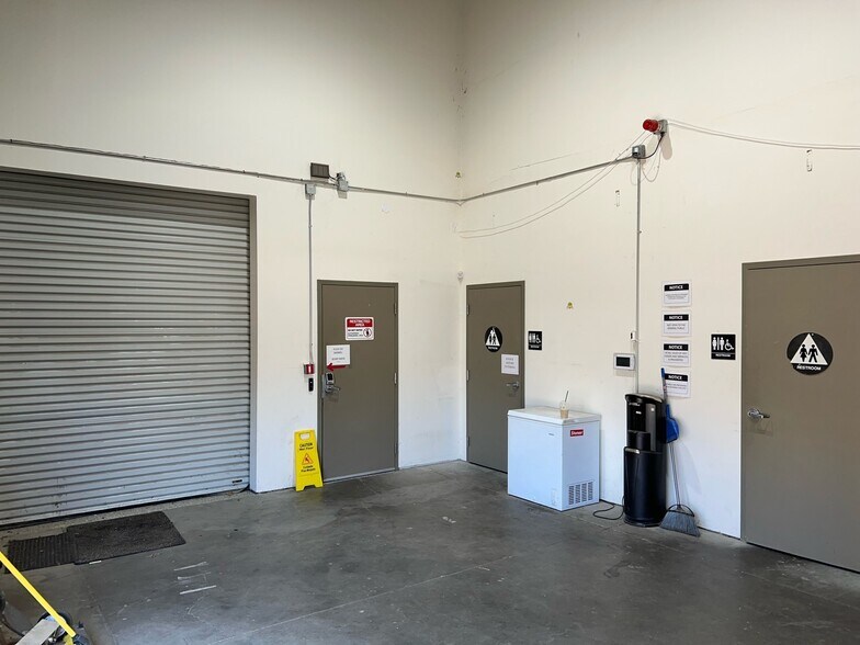 More Photos Of 1030 N D St, Sacramento Light Manufacturing For Lease