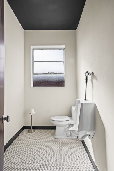 More Photos Of 1441 N Market St, Dayton Office For Sale