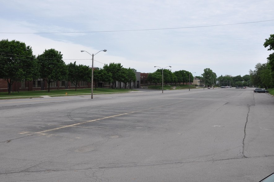 More Photos Of 100 Carlson Rd, Rochester Manufacturing For Lease